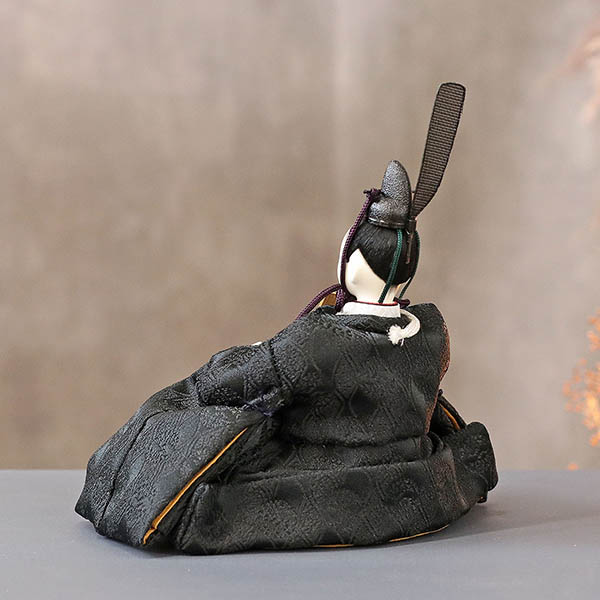 柴田家千代　 雛人形　柴田家千代作 葵 有職 向鶴丸文 黒/赤 柳親王 裾長衣装着 木製 ハードメイプル突板 楕円形飾り台 平飾り　詳細画像