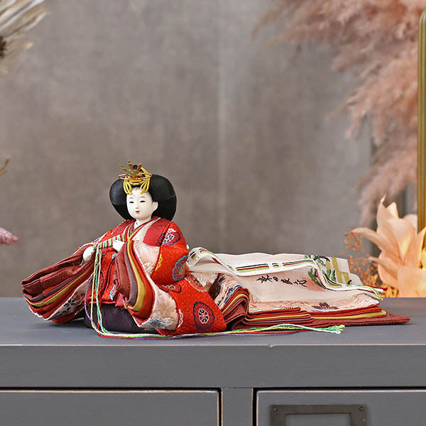 柴田家千代　 雛人形　柴田家千代作 葵 有職 向鶴丸文 黒/赤 柳親王 裾長衣装着 木製 ハードメイプル突板 楕円形飾り台 平飾り　詳細画像