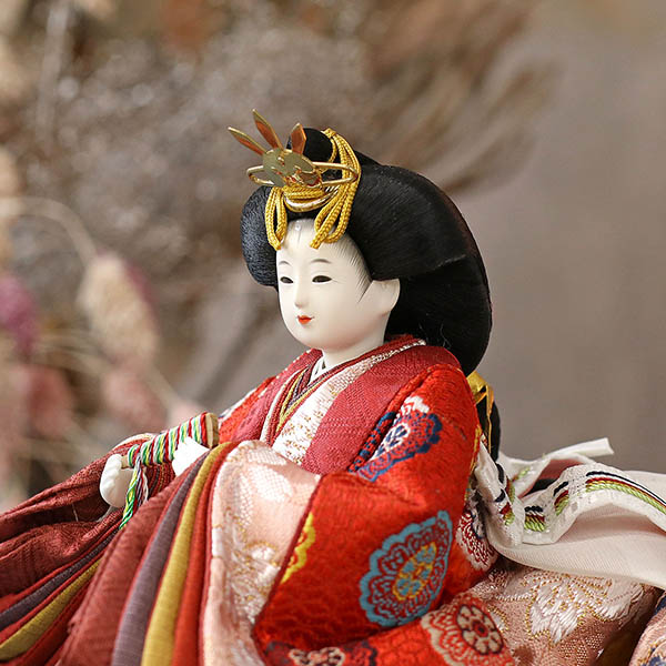 柴田家千代　 雛人形　柴田家千代作 葵 有職 向鶴丸文 黒/赤 柳親王 裾長衣装着 木製 ハードメイプル突板 楕円形飾り台 平飾り　詳細画像