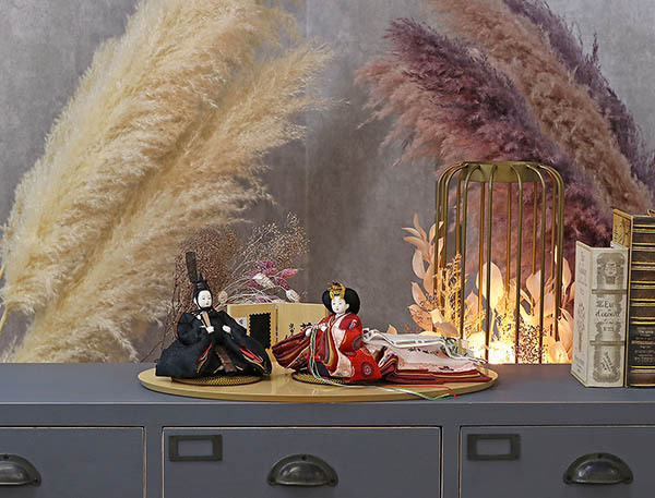 柴田家千代　 雛人形　柴田家千代作 葵 有職 向鶴丸文 黒/赤 柳親王 裾長衣装着 木製 ハードメイプル突板 楕円形飾り台 平飾り　詳細画像