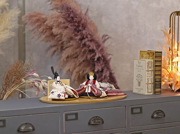 雛人形 柴田家千代 柴田家千代作 葵 算崩地紋 刺繍桜ちらし 白紫 柳親王 裾長衣装着 木製 ハードメイプル突板 楕円形飾り台 平飾り 詳細画像 柴田家千代 雛人形 柴田家千代作 葵 算崩地紋 刺繍桜ちらし 白紫 柳親王 裾長衣装着 木製 ハードメイプル突板 楕円形飾り台 平飾り 詳細画像