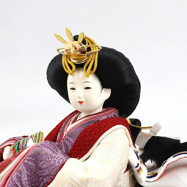 雛人形 柴田家千代 柴田家千代作 葵 算崩地紋 刺繍桜ちらし 白紫 柳親王 裾長衣装着 紅塗り台屏風 平飾り 詳細画像 柴田家千代 雛人形 柴田家千代作 葵 算崩地紋 刺繍桜ちらし 白紫 柳親王 裾長衣装着 紅塗り台屏風 平飾り 詳細画像