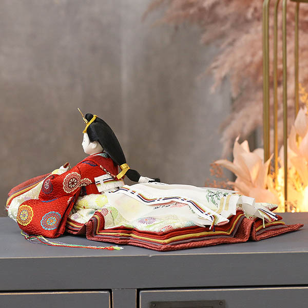 柴田家千代　 雛人形　柴田家千代作 葵 黄櫨染 唐花文様 金茶/赤 柳親王 裾長衣装着 円形 丸型 LED照明付き 満月繭屏風 桜 突板 楕円形飾り台 平飾り　詳細画像