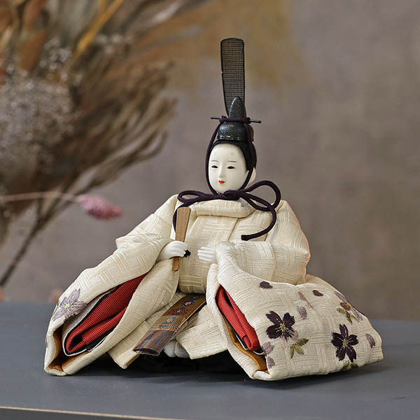 雛人形 柴田家千代 柴田家千代作 葵 算崩地紋 刺繍桜ちらし 白紫 柳親王 裾長衣装着 円形 丸型 LED照明付き 満月繭屏風 桜 突板 楕円形飾り台 平飾り 詳細画像 柴田家千代 雛人形 柴田家千代作 葵 算崩地紋 刺繍桜ちらし 白紫 柳親王 裾長衣装着 円形 丸型 LED照明付き 満月繭屏風 桜 突板 楕円形飾り台 平飾り 詳細画像