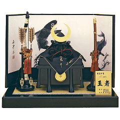 ワダエミ監修　中村宗光監製　久月作　王者之兜　正絹糸縅10号　越前手漉和紙三曲墨絵屏風飾り