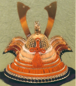 中村宗光作　久月監製　本金箔押　正絹曙縅8号兜