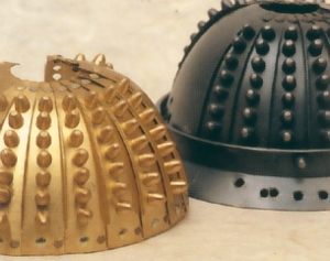 早乙女幸隆作　久月監製　2/5本仕立　鎌倉時代　正絹縹肩白縅　長鍬形兜