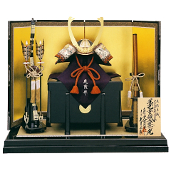 早乙女義隆作　久月監製　3/5本仕立　鎌倉時代　正絹赤絲縅長鍬形兜　桐箱付