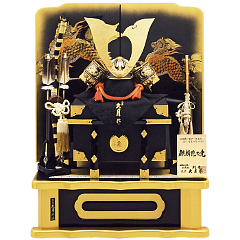 鈴木利光監製　久月作　麒麟児之兜　麒麟児二曲塗屏風中高床台飾り（正絹糸縅）