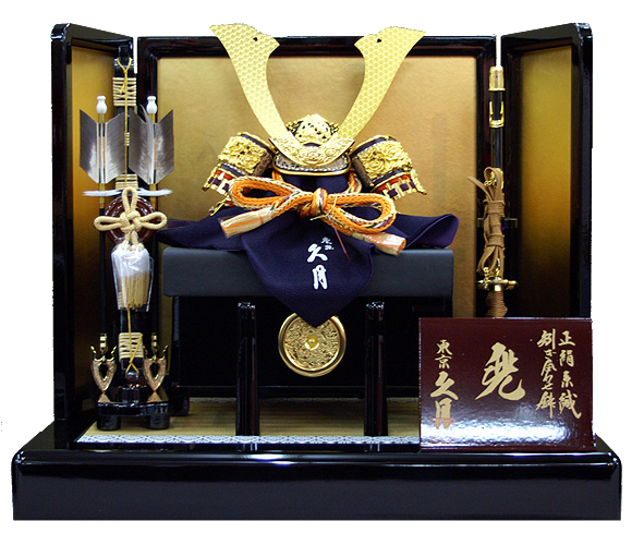 久月　兜　金屏風平台飾り（正絹糸縅）