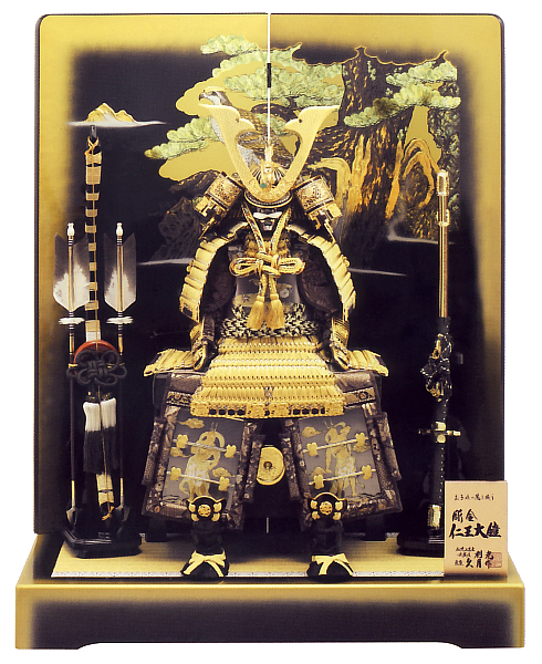 久月作　彫金仁王　正絹緋縅10号大鎧　新松鷹塗二曲(金)屏風飾り　利光監製　【29322】