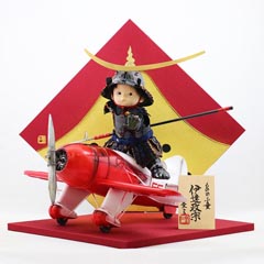 五月人形: 壹三作 もののふ童シリーズ わんぱくパイロット 伊達 赤色 菱形屏風 飛行機 壱三（いちぞう）