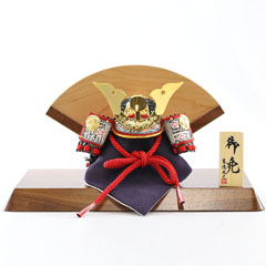 五月人形: 豆11号 兜 大鍬形 高級木材使用 扇型屏風 飾り台セット