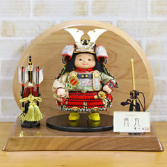 五月人形: 月丸（つきまる） 黒小札赤糸威 弓太刀 高級木材使用飾り台・衝立セット