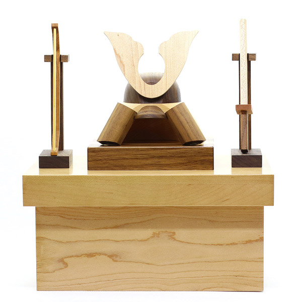 木製 無垢材の兜 muku （むく） 大鍬形 ハードメイプル製収納箱飾り 弓・太刀セット