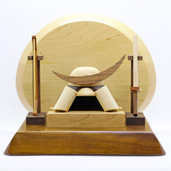 五月人形: 木製 無垢材の兜 muku （むく） 伊達政宗 弓・太刀 高級木材使用台屏風セット