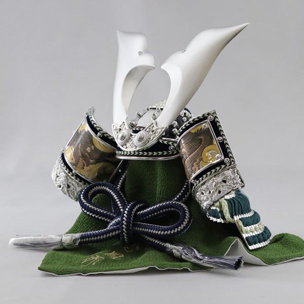 吉徳　五月人形　玉鳳作 正絹糸縅 兜 収納飾り　詳細画像