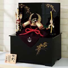 五月人形: 加藤鞆美作 徳川家康 会津塗り屏風・台 兜収納飾り