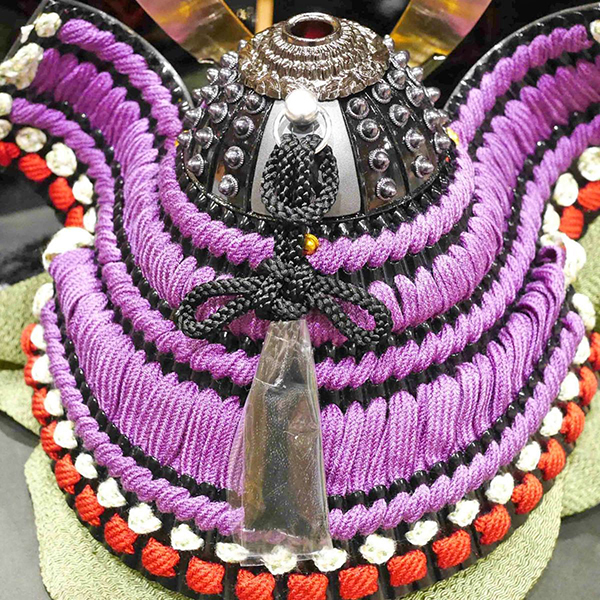 吉徳　五月人形　玉鳳作 正絹紫絲縅　兜収納飾り　詳細画像
