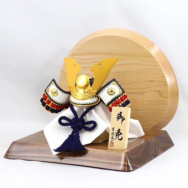 吉徳　五月人形　兜飾り 豆 大鍬形 高級木材使用台屏風　詳細画像