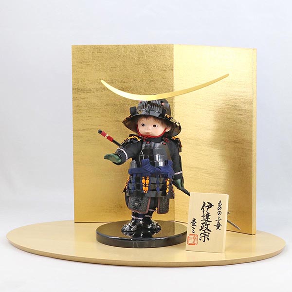 壹三　 五月人形　壹三作 もののふ童シリーズ 剣舞 伊達政宗 壱三（いちぞう） 金屏風 ハードメイプル突板 円形台飾り　詳細画像