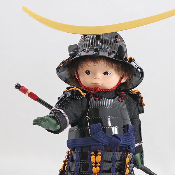 壹三　 五月人形　壹三作 もののふ童シリーズ 剣舞 伊達政宗 壱三（いちぞう） 金屏風 ハードメイプル突板 円形台飾り　詳細画像