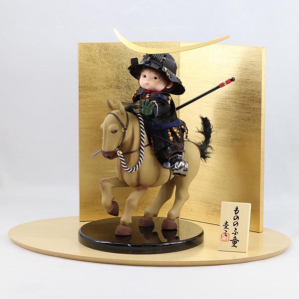 壹三　 五月人形　壹三作 もののふ童シリーズ 若駒河原毛馬(薄茶) 政宗参上 壱三（いちぞう） 金屏風 ハードメイプル突板 円形台飾り　詳細画像