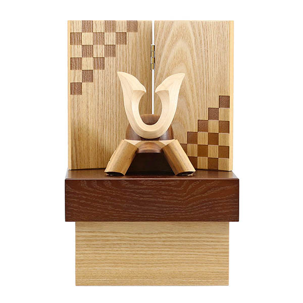 木製 無垢材の兜 muku （むく） 立体大鍬形 タモ材 市松紋様二曲屏風 収納飾り