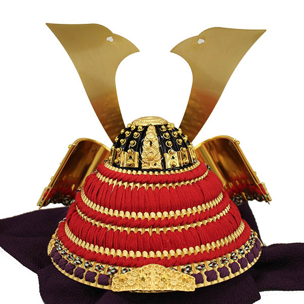 フジキ　 五月人形　雅峰作 正絹 赤糸縅 一枚物 金箔押小札 櫃付き 兜飾り　詳細画像