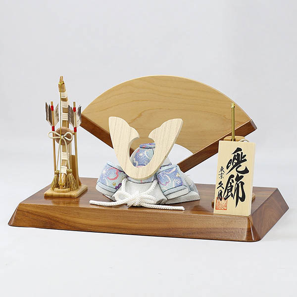 久月　 五月人形　久月 新井久夫 木目込み兜 淡青 白木 木目 鍬形 高級木材使用 扇型屏風 飾り台　詳細画像