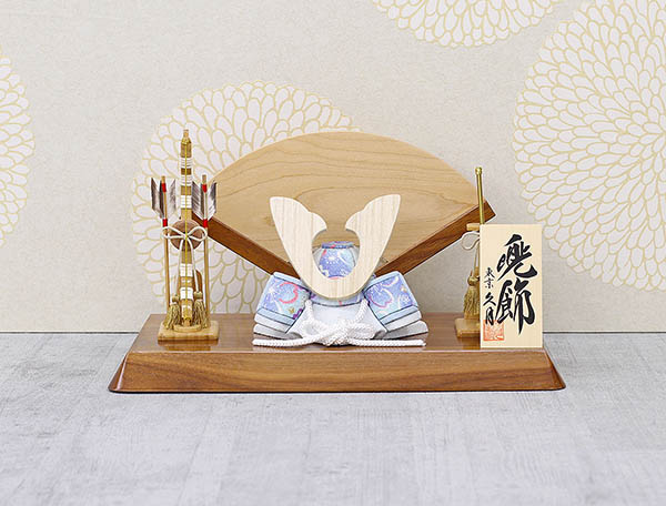 久月　 五月人形　久月 新井久夫 木目込み兜 淡青 白木 木目 鍬形 高級木材使用 扇型屏風 飾り台　詳細画像