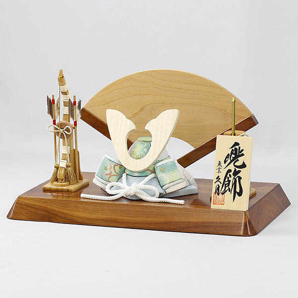 久月　 五月人形　久月 新井久夫 木目込み兜 淡緑 白木 木目 鍬形 高級木材使用 扇型屏風 飾り台　詳細画像