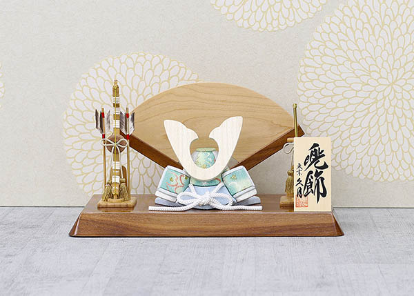 久月　 五月人形　久月 新井久夫 木目込み兜 淡緑 白木 木目 鍬形 高級木材使用 扇型屏風 飾り台　詳細画像