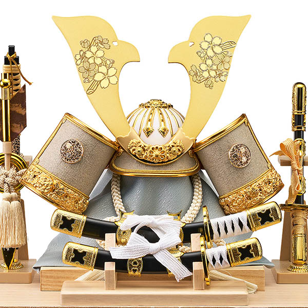 藤翁　 五月人形　北斗 桜柄入り 大鍬型 兜飾り 白木 木目 丸型 カブセ式 アクリルケース　詳細画像