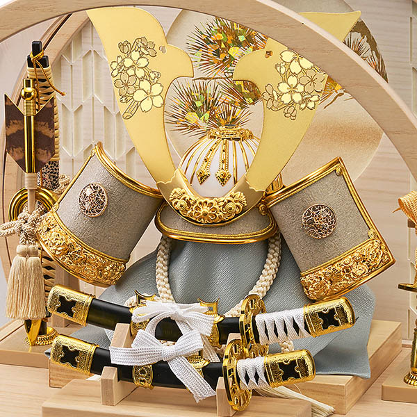 藤翁　 五月人形　北斗 桜柄入り 大鍬型 兜飾り 白木 木目 丸型 カブセ式 アクリルケース　詳細画像