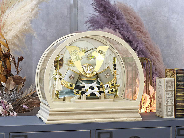 藤翁　 五月人形　北斗 桜柄入り 大鍬型 兜飾り 白木 木目 丸型 カブセ式 アクリルケース　詳細画像