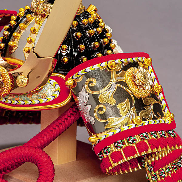 平安豊久　 五月人形　翠鳳作 収納唐草之兜 収納飾り　詳細画像