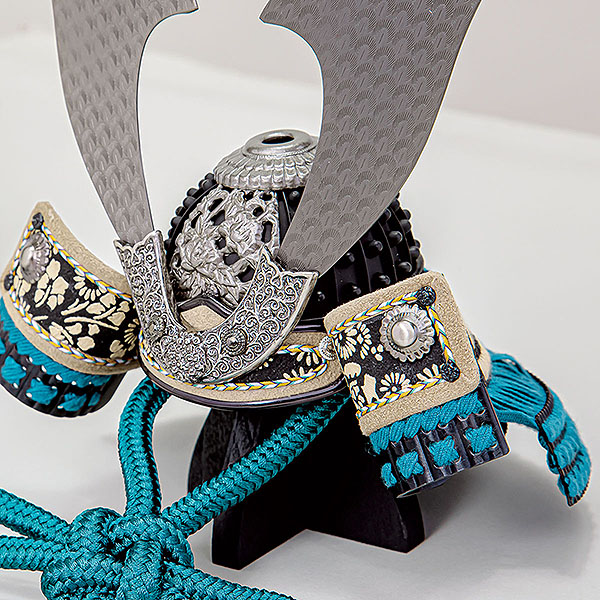 平安豊久　 五月人形　雄山作 群青 燻し銀金物 兜飾り　詳細画像