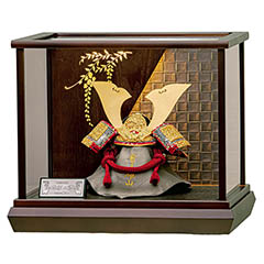 五月人形: 雄山作 五分の一 竹雀之兜 LED照明付き アクリルケース飾り