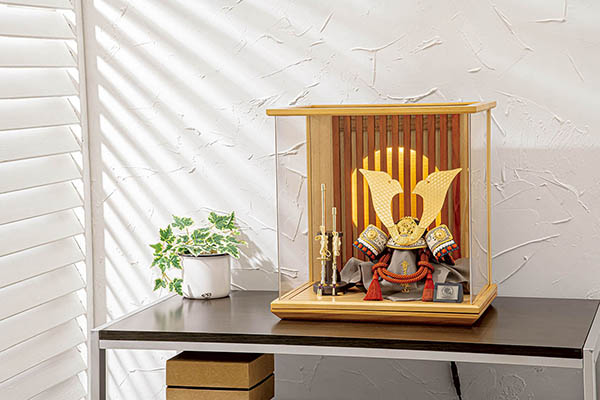 平安豊久　 五月人形　雄山作 天照 てんしょう LED照明付き 兜 アクリルケース飾り　詳細画像