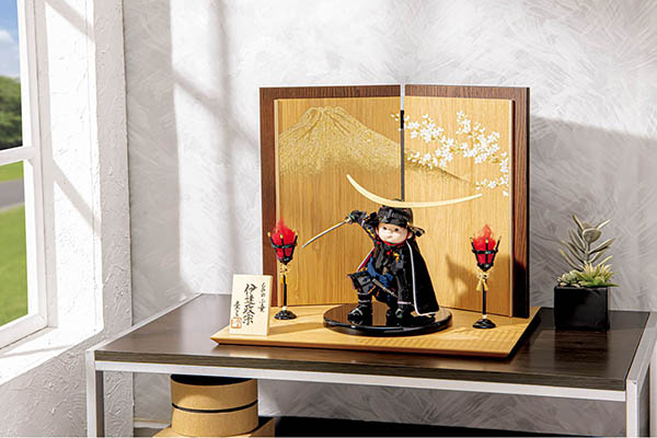 平安豊久　 五月人形　壹三作 （いちぞう） 英雄見参 伊達 富士に桜 木製飾り台屏風 篝火付き　詳細画像