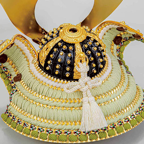 五月人形 平安豊久 平安豊久作 凪 若草色糸縅 木製飾り台LED照明付き屏風 兜飾り 詳細画像 平安豊久 五月人形 平安豊久作 凪 若草色糸縅 木製飾り台LED照明付き屏風 兜飾り 詳細画像