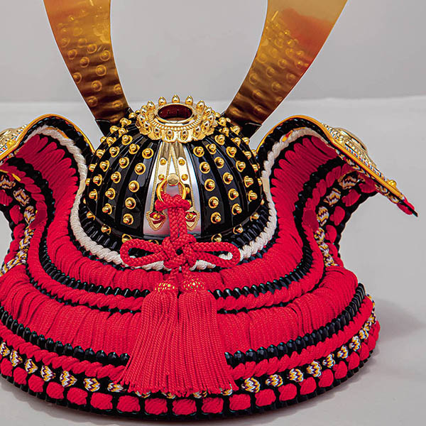 五月人形 平安豊久 平安豊久作 陸 正絹糸縅 木目模様櫃 飾り台 屏風 兜飾り 詳細画像 平安豊久 五月人形 平安豊久作 陸 正絹糸縅 木目模様櫃 飾り台 屏風 兜飾り 詳細画像