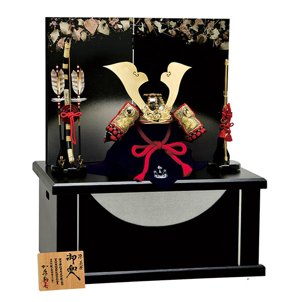 加藤鞆美作 三分の一 源義経 萌黄裾濃 兜 収納飾り
