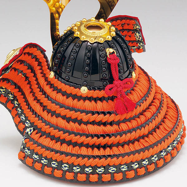 五月人形 平安豊久 加藤鞆美作 三分の一 源頼朝 正絹糸縅 鹿革吹返し 兜飾り 詳細画像 平安豊久 五月人形 加藤鞆美作 三分の一 源頼朝 正絹糸縅 鹿革吹返し 兜飾り 詳細画像