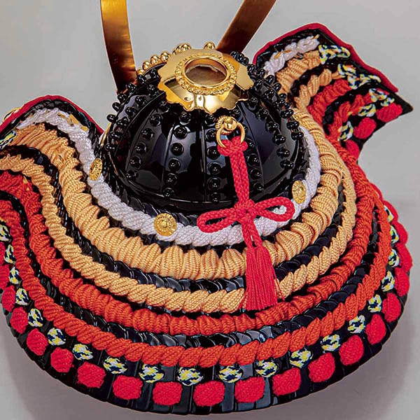 五月人形 平安豊久 加藤鞆美作 四分の一 肩白紅裾濃 加賀高岡塗り飾り台 屏風 兜飾り 詳細画像 平安豊久 五月人形 加藤鞆美作 四分の一 肩白紅裾濃 加賀高岡塗り飾り台 屏風 兜飾り 詳細画像