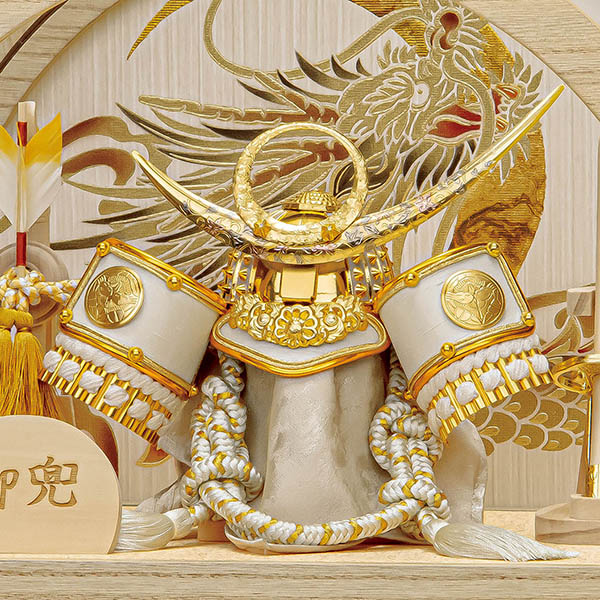 平安豊久　 五月人形　翔太 上杉謙信 白木 木目 円形 丸型 兜 アクリルケース飾り　詳細画像