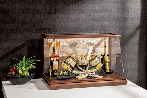 平安豊久　 五月人形　来輝 らいき 兜 アクリルケース飾り　詳細画像