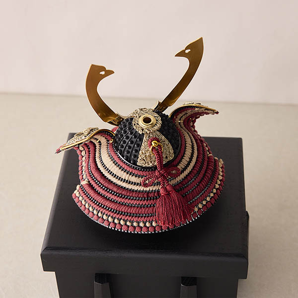 平安豊久　 五月人形　雄山作 無双雀黒小札紅梅威 兜 単品 櫃付き GH-031-KT　詳細画像