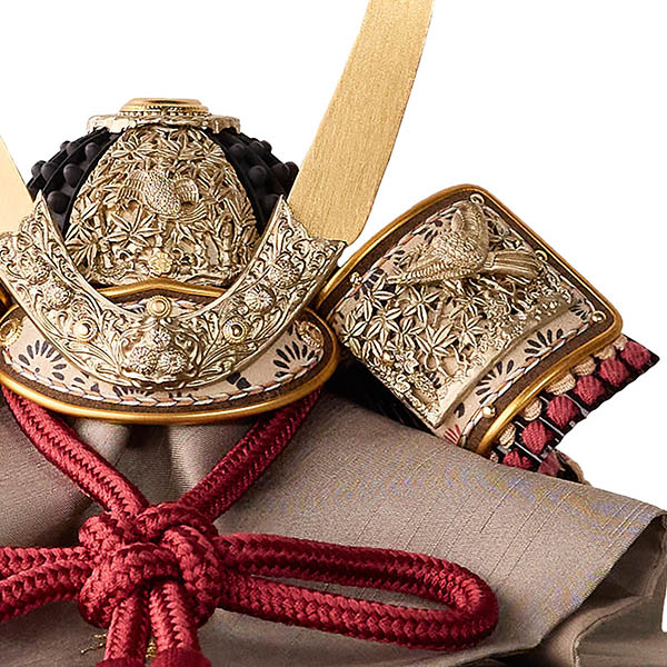 平安豊久　 五月人形　雄山作 無双雀黒小札紅梅威 兜 単品 櫃付き GH-031-KT　詳細画像